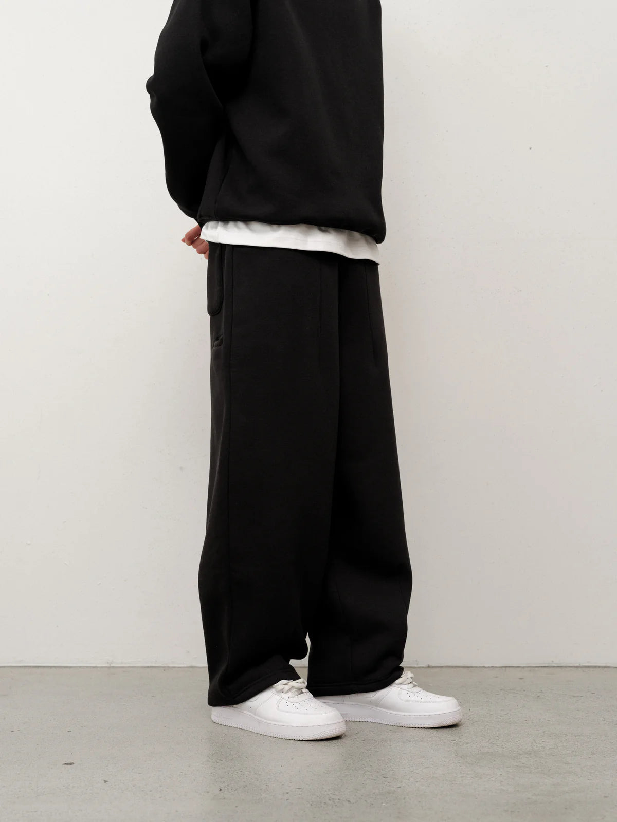 Cozy Straight Sweats - Black