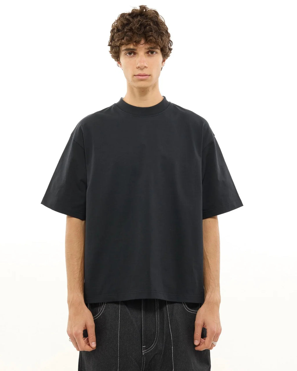 CAMISETA SIGNATURE BLANK - PRETA