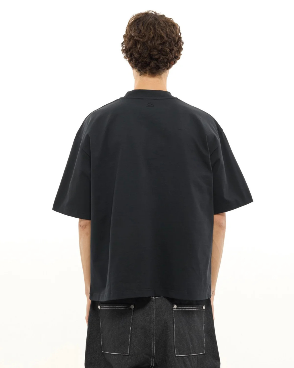 CAMISETA SIGNATURE BLANK - PRETA